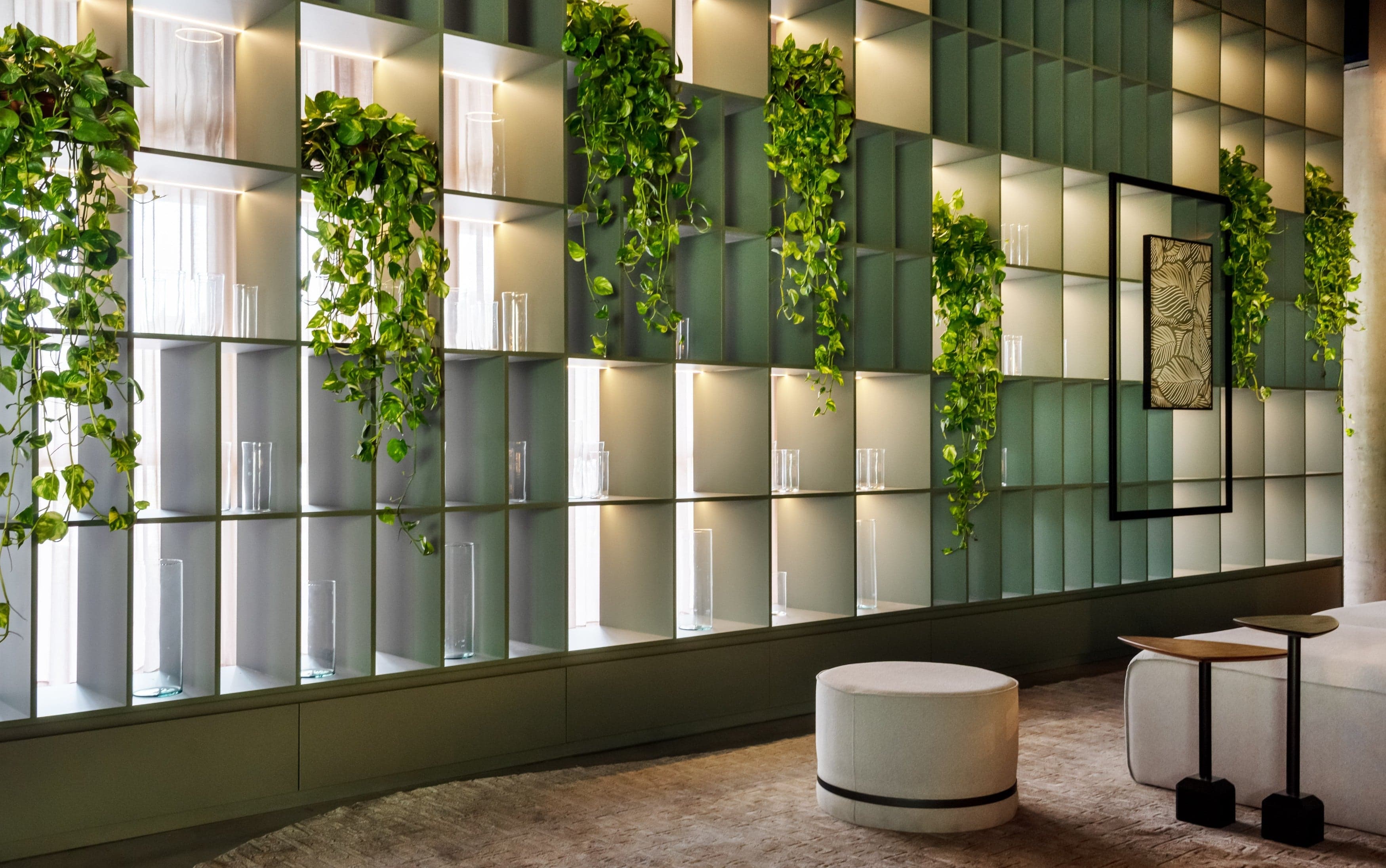 Ambientes planejados Criare: cozinha, sala e dormitório em alto padrão.